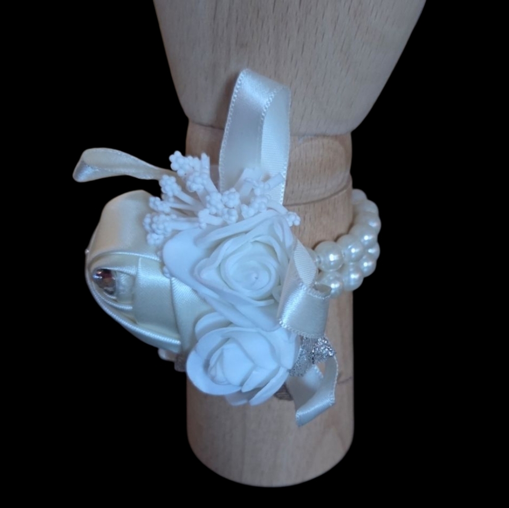 Elegant Cream and White‎ Floral Rhinestone Pearl Wrist Corsage NEW